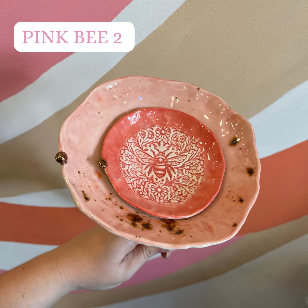 Mae Button Bee Bath - Pinks
