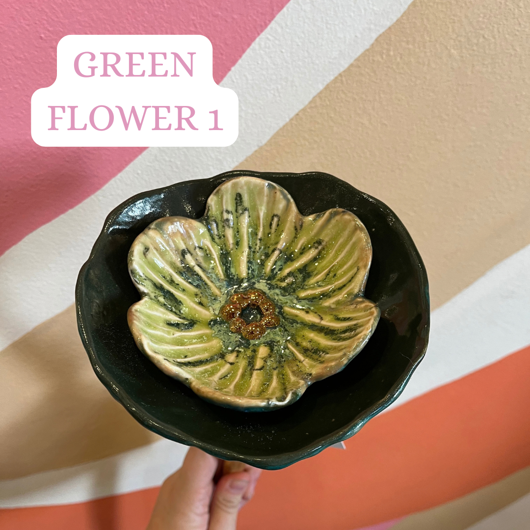 Mae Button Bee Bath - Greens