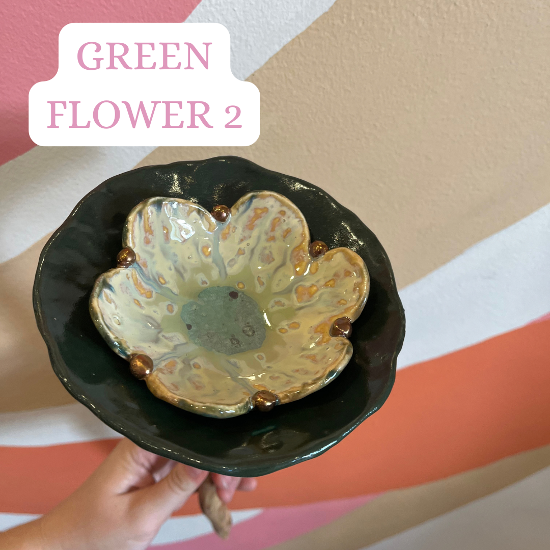 Mae Button Bee Bath - Greens