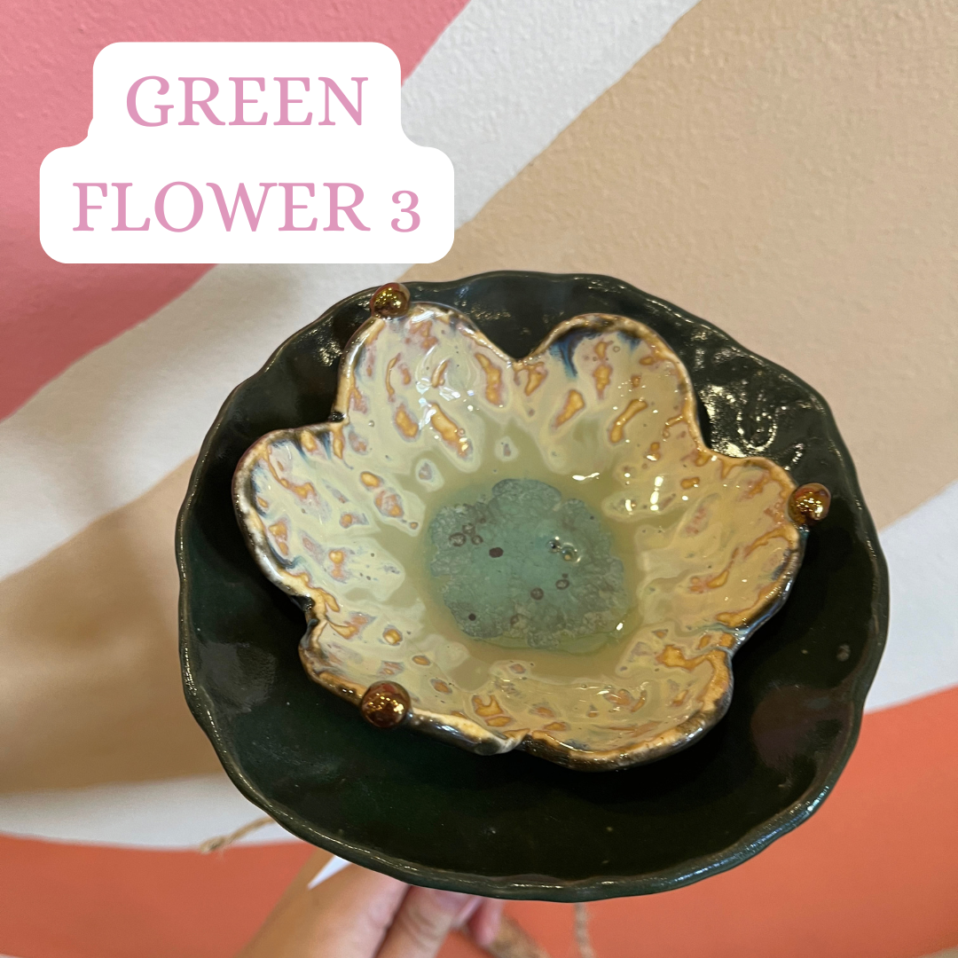 Mae Button Bee Bath - Greens