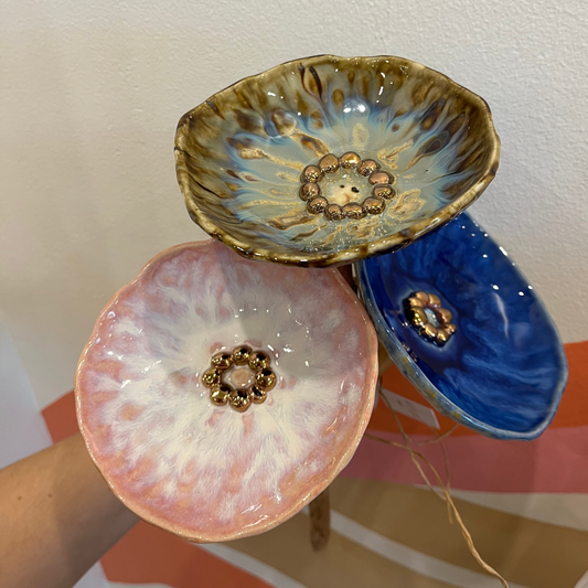 Mae Buttons August Bee baths Large