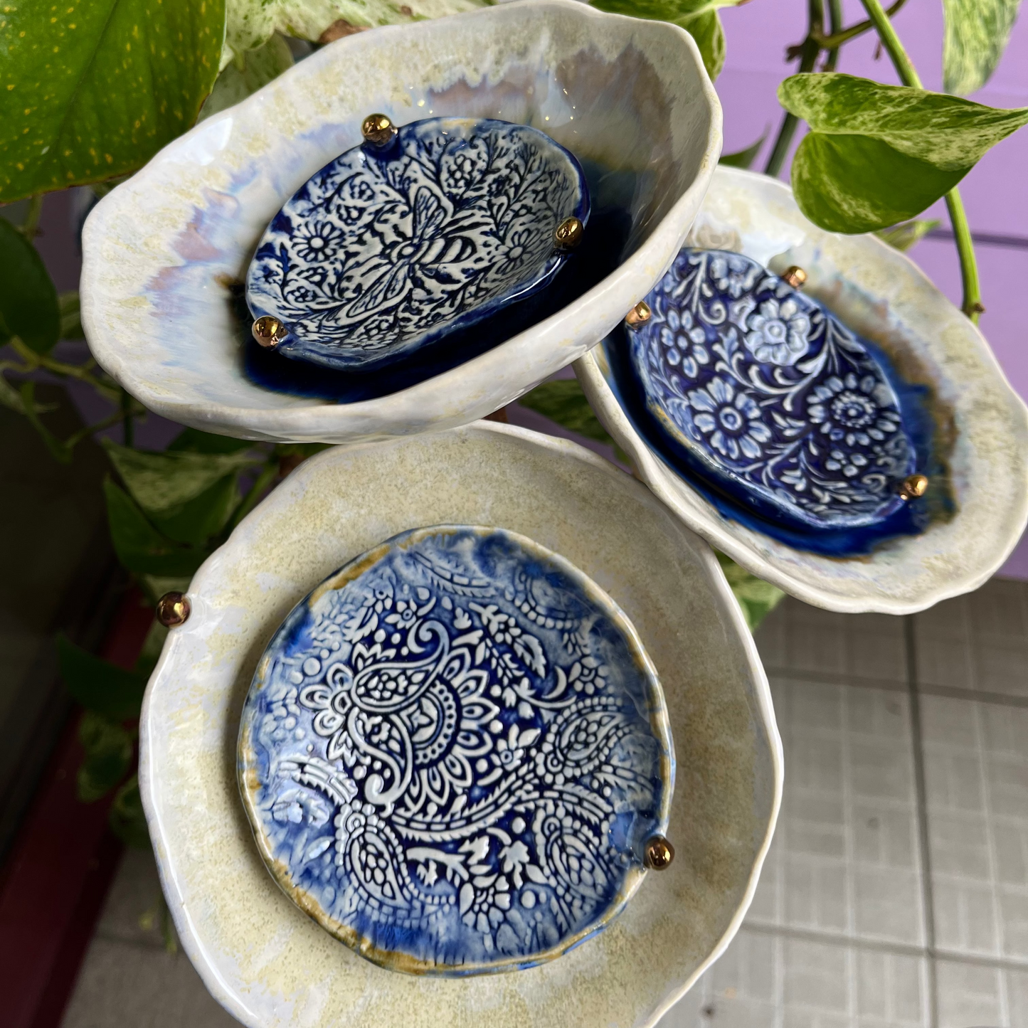 Mae Buttons - Bee bath - Navy Blue patterned Centre